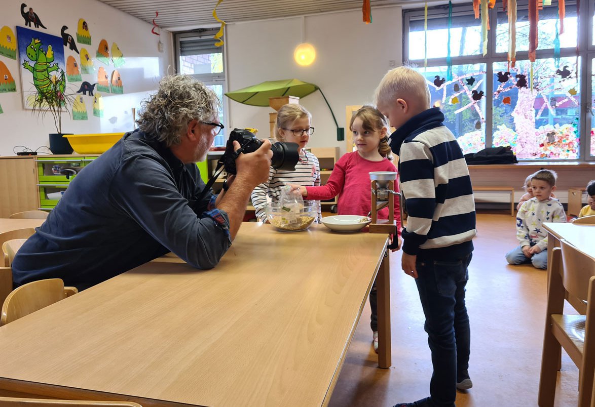 Fotograf Andreas Weiß machte in unserem Auftrag Bilder im Kindergarten Mehrfeldstraße in Gelsenkirchen und im Willy-Brandt-Gymnasium in Oer-Erkenschwick.
